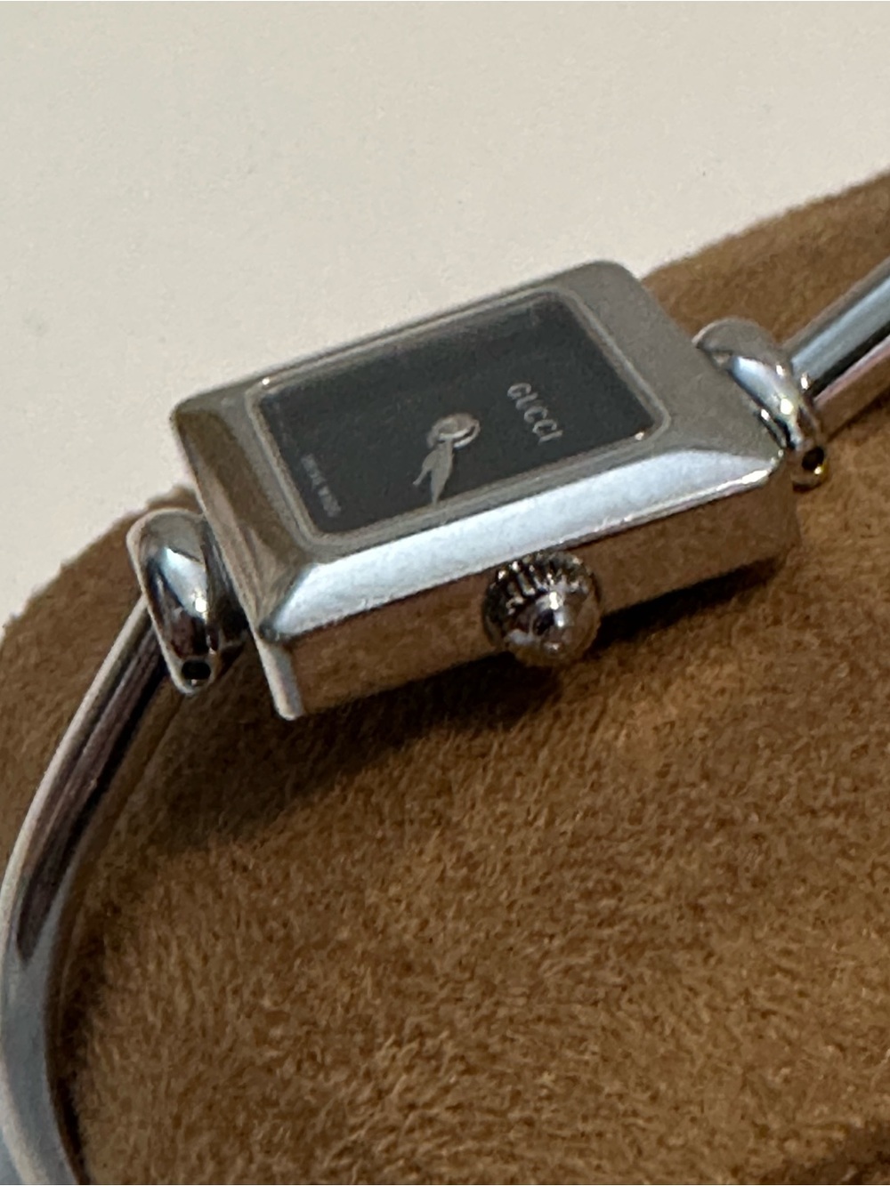 Gucci 1900L Swiss Bangle Watch - Picture 4 of 10